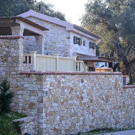 Family's Nest Лакка