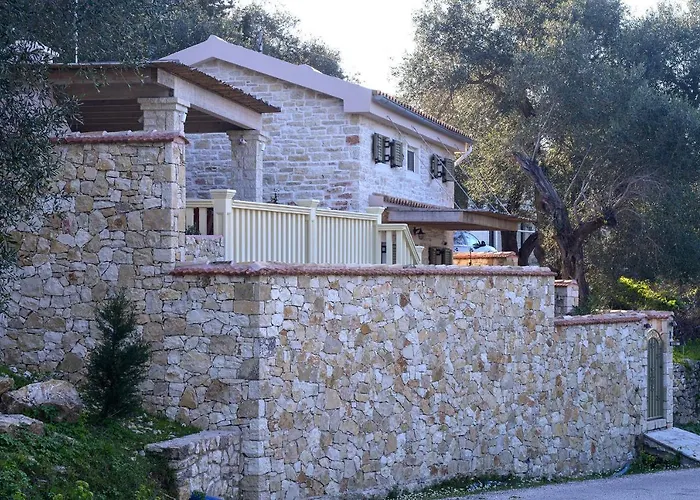 Family's Nest Lákka