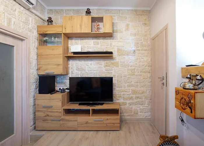 Family's Nest