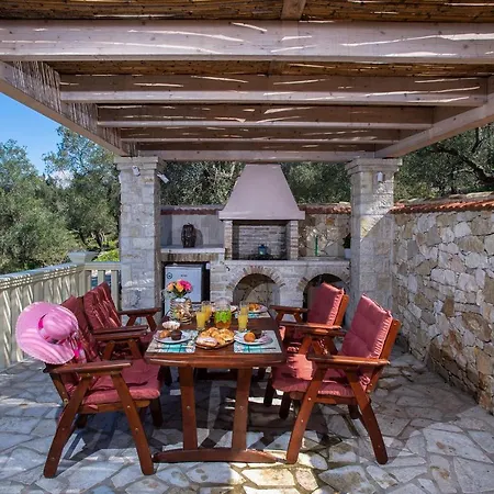 فيلة Family's Nest *